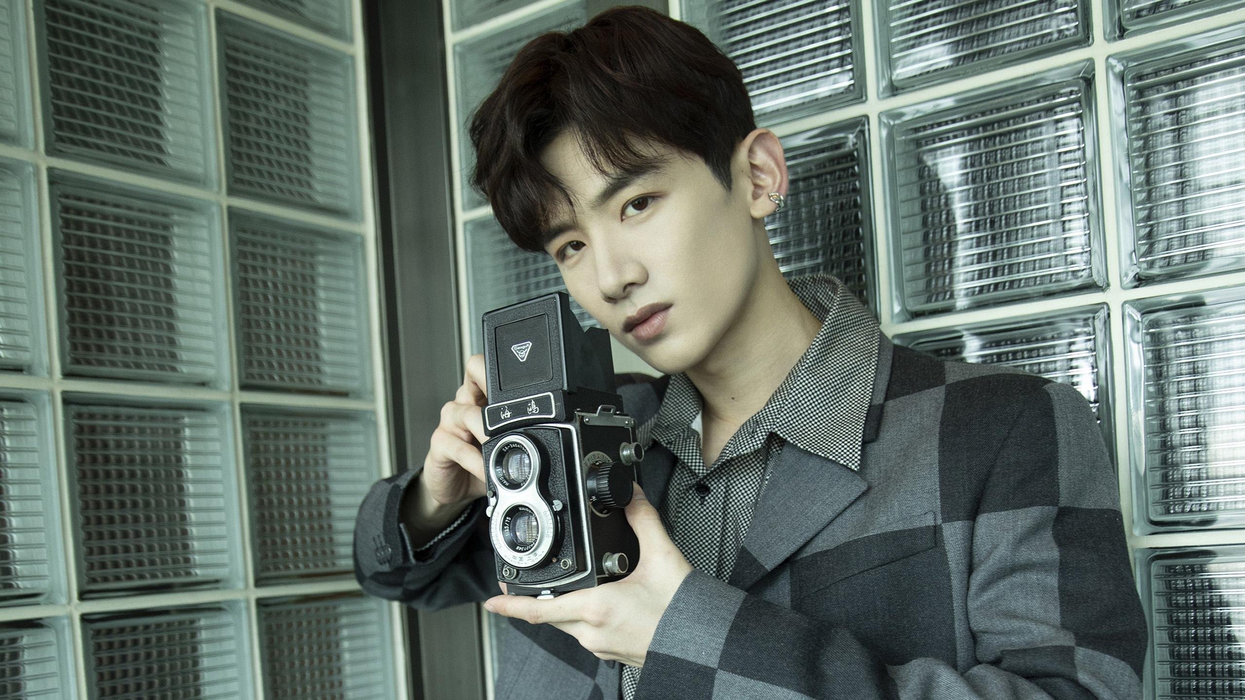 赛道轰鸣与球场狂澜，竞技体育的决定性瞬间