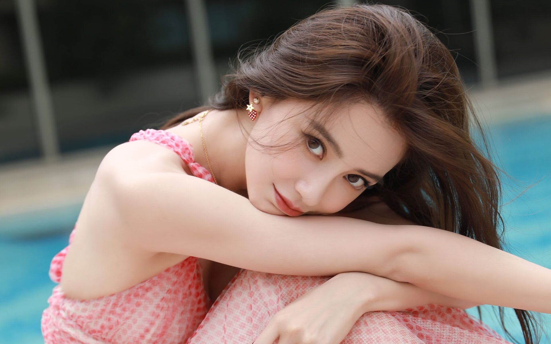 爱游戏-跨洋角斗场，当黄蜂刺穿华南虎，巨兽在聚光灯下觉醒