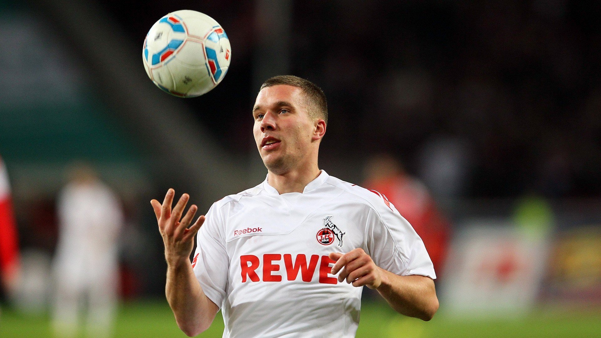 柏林沸腾时，罗安达正在尖叫，当德甲争冠战遇上非洲杯绝杀夜